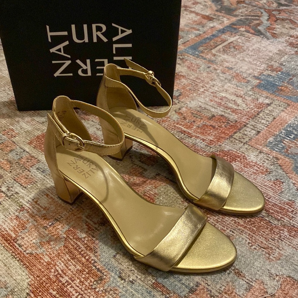 NATURALIZER VERA SANDAL Gold Metallic Leather